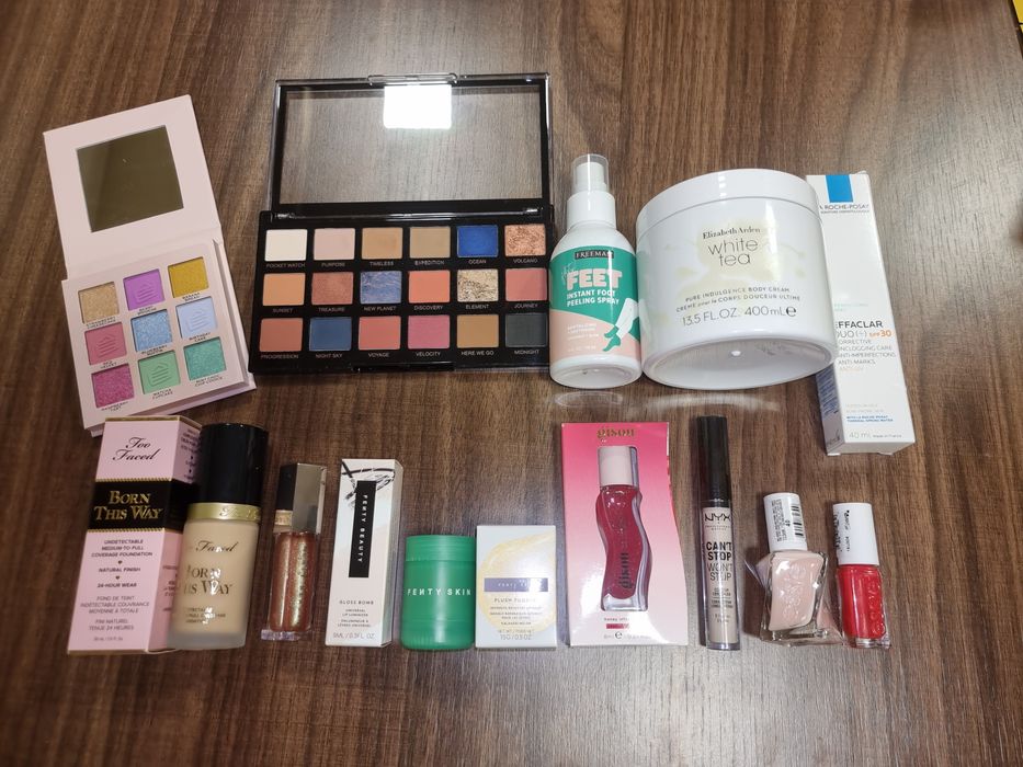 Декоративна и бяла козметика за лице и тяло