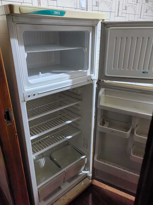 Продам б/y холодильник