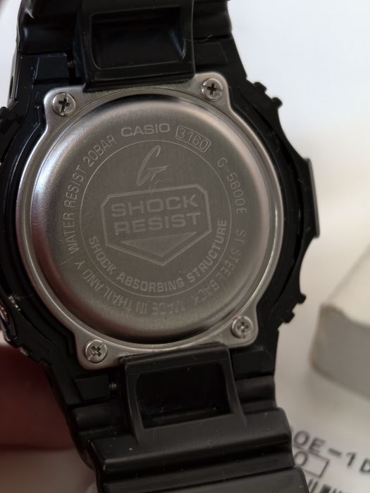 Casio G-5600E в отличном состоянии