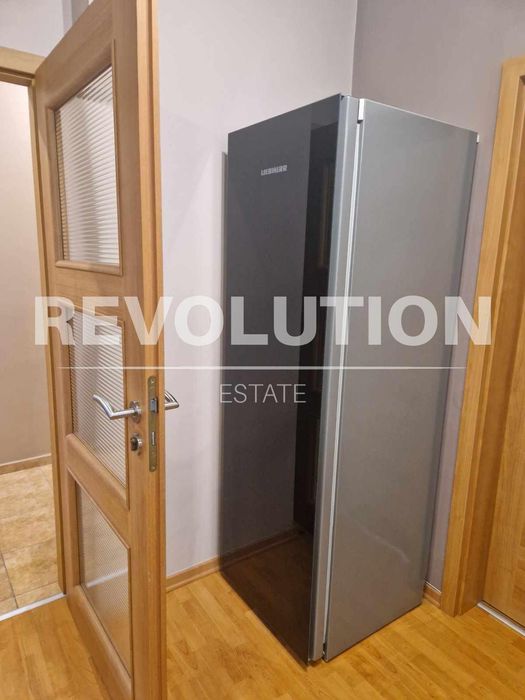 Дава се под наем Тристаен апартамент в Варна, Лятно кино Тракия - 85 кв.м за 650 € - Снимка #2