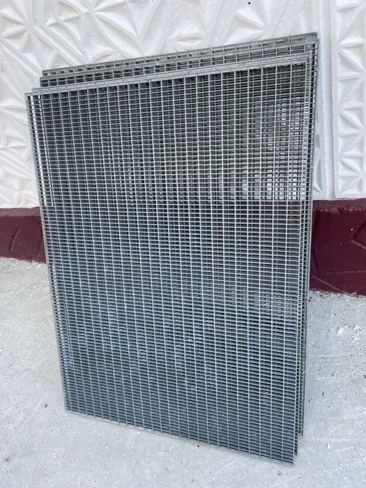 Gratare zincate galvanizate