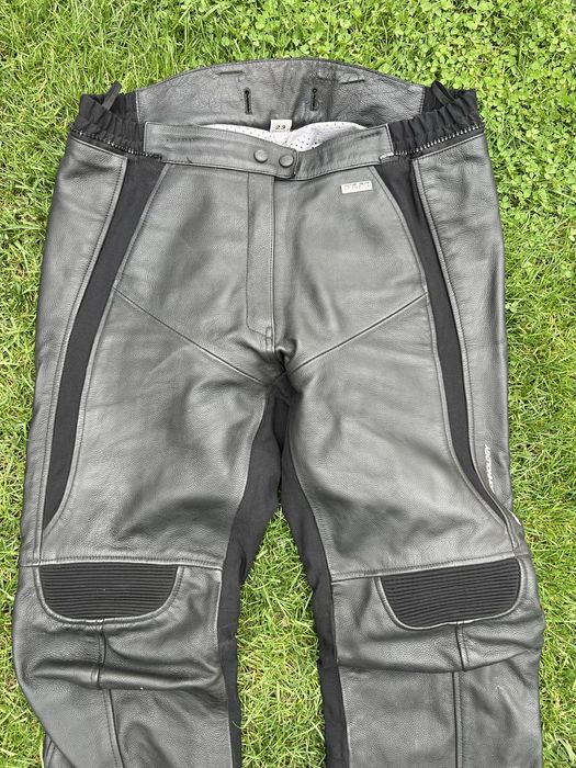 Pantaloni moto piele naturala de dame marca FLM marimea 46 (xl)