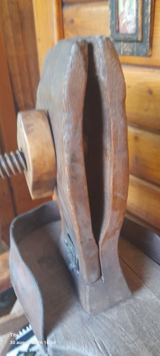 Scaun de curelar, piesă autentica de mestesugar ardelean sec.19
