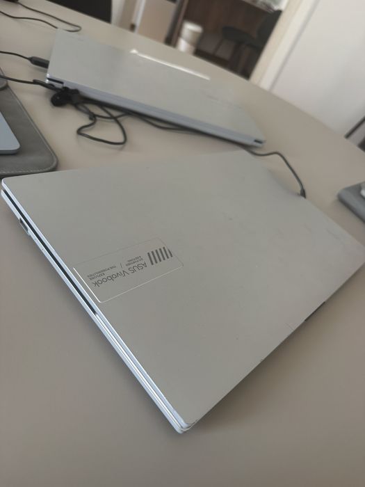 Asus vivobook core i3/8/256