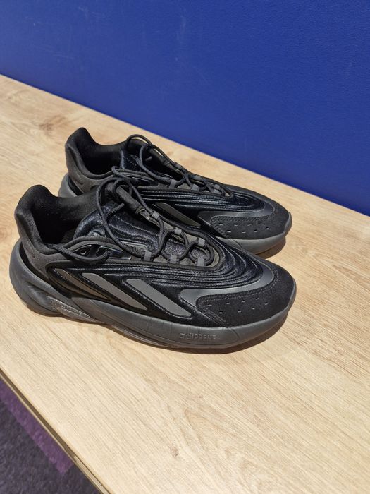 Adidas Ozelia black