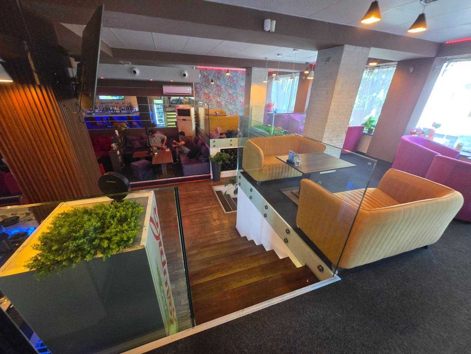 Ресторант и бар, Център