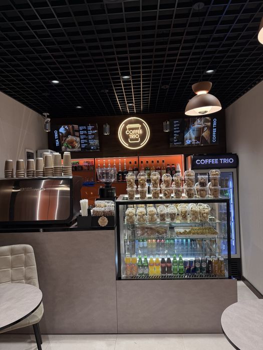 Витринный холодильник для выпечки и торта под заказ