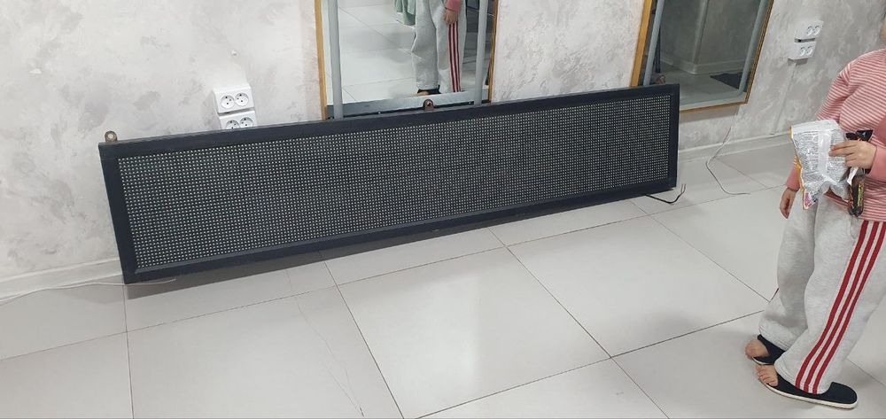 Ekran Reklama Uzunligi 2 metr  balantligi 30 sm xolati pachti yengi