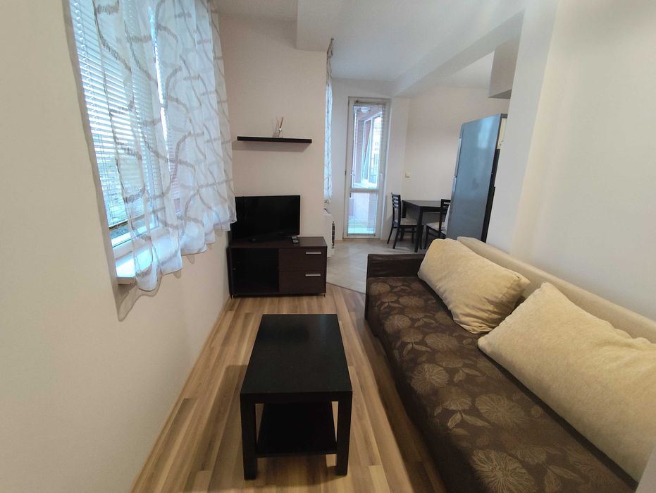 Дава се под наем Двустаен апартамент в Варна, Лятно кино Тракия - 56 кв.м за 331.5 € - Снимка #2