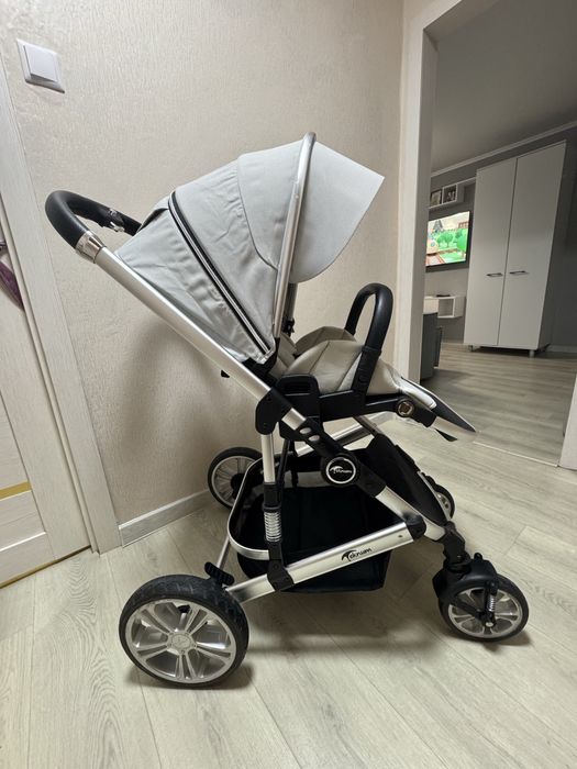 Продам коляску новую