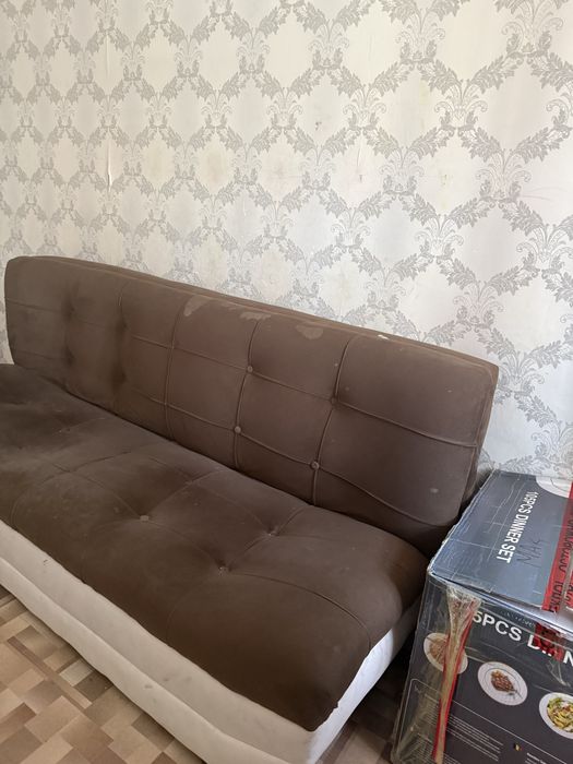 диван трансформер, коричневого цвета