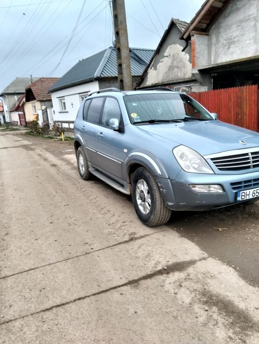 Vând Ssangyong Rextonu