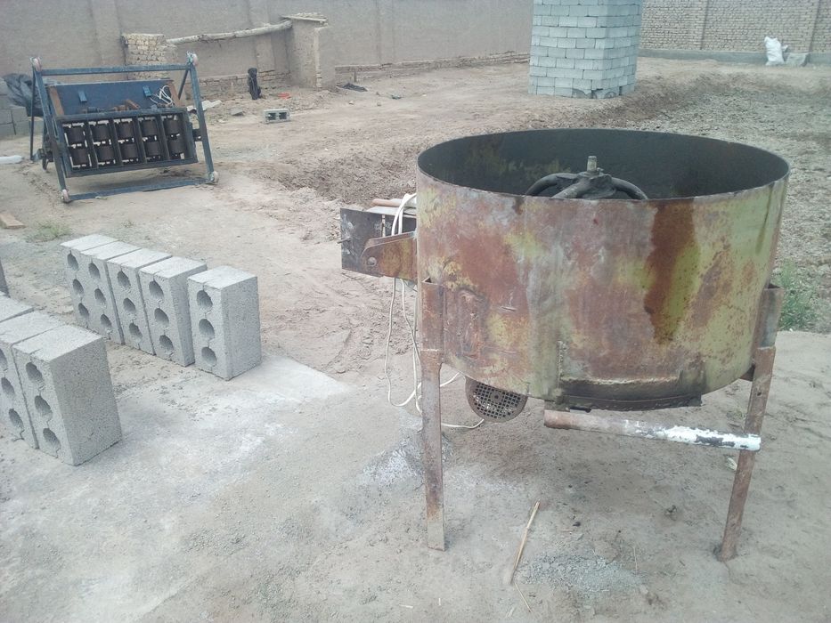 Шлакоблок апарати сотилади