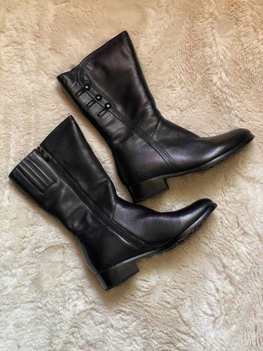 Новые кожаные сапоги