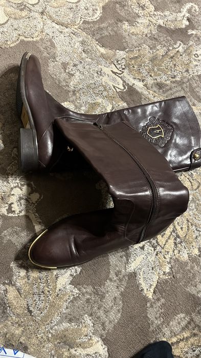 Дамски ботуши чисто нови