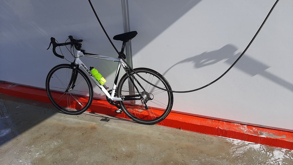 Cursiera carbon si aluminiu
