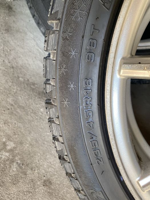 Продам диски с резиной R18 vossen