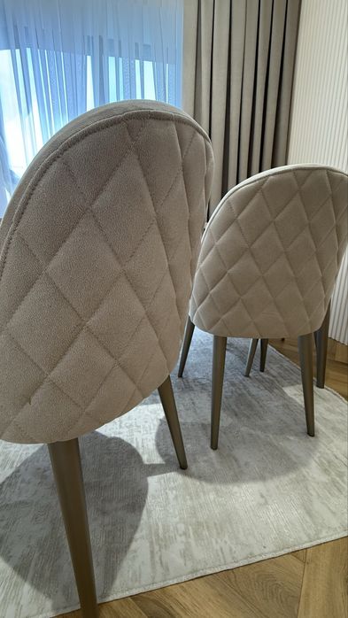 Стол для гостей со стульями