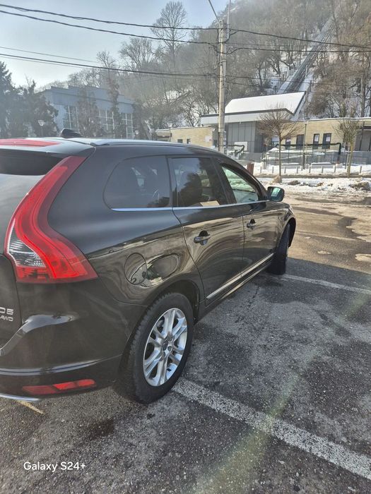 Volvo XC 60 Volvo XC60 D5 AWD Facelift 2014. Cutia automată schimbă corect.