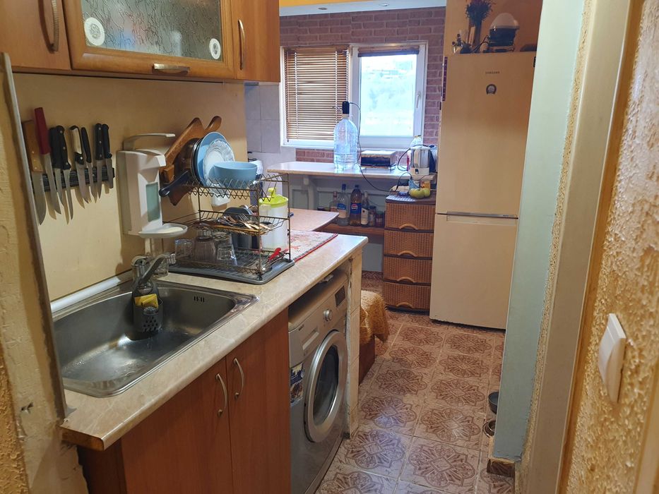 2ст+к,67 кв.м.,ет.6,ремонтиран,кв.Изток-долу