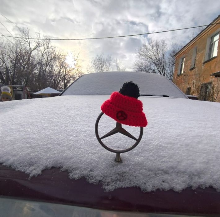 Шапочки на значок мерса