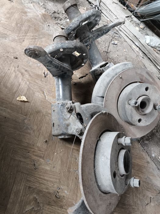 Стойки ауди80 передние б/у продам по 5000