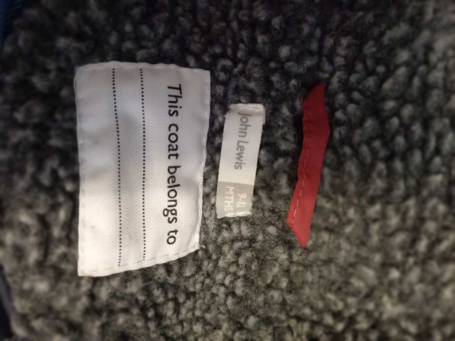 Детски ескимос с махащи се ръкавички.