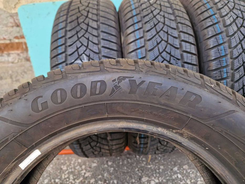 4 Goodyear R16 215/60 Зимни гуми DOT2719