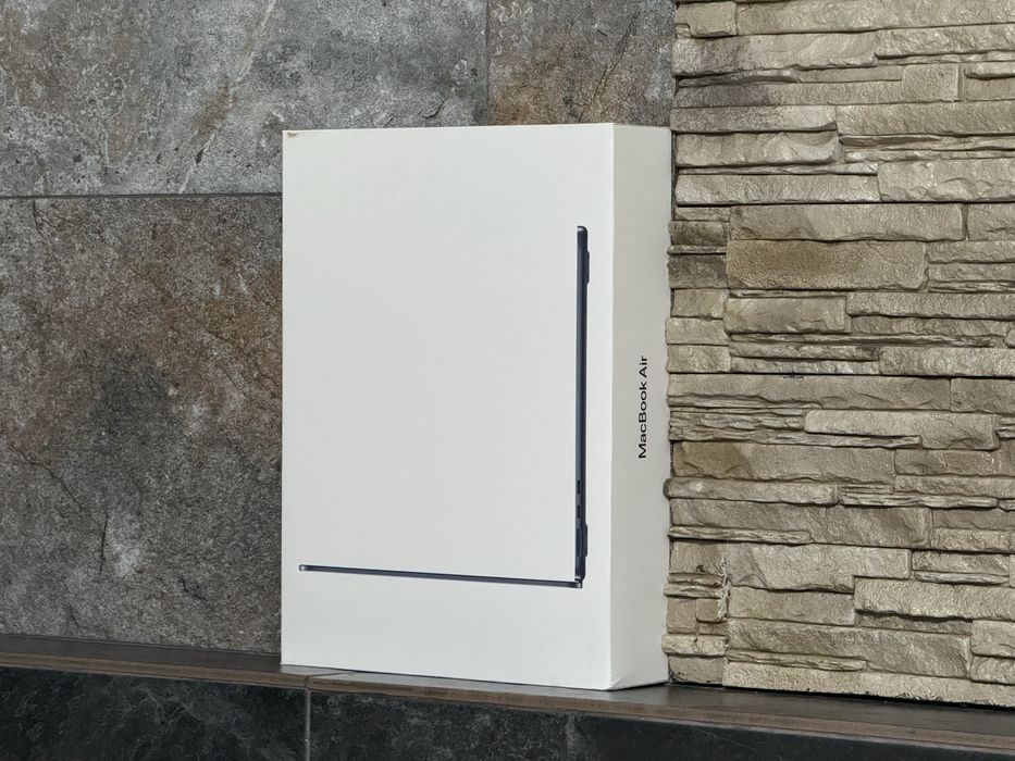 Macbook Air 13-inch M4 16/256GB Midnight/ Nou, Sigilat