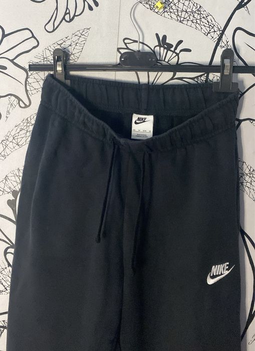 Спортни облекла всяка от тях струва по 15 евро