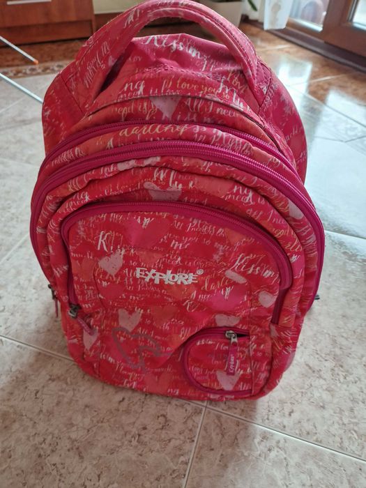 Продавам ученическа раница