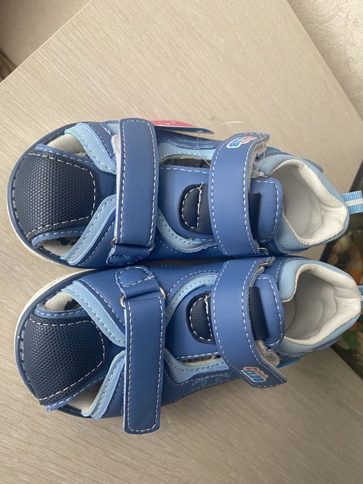 Новые сандали для мальчика.