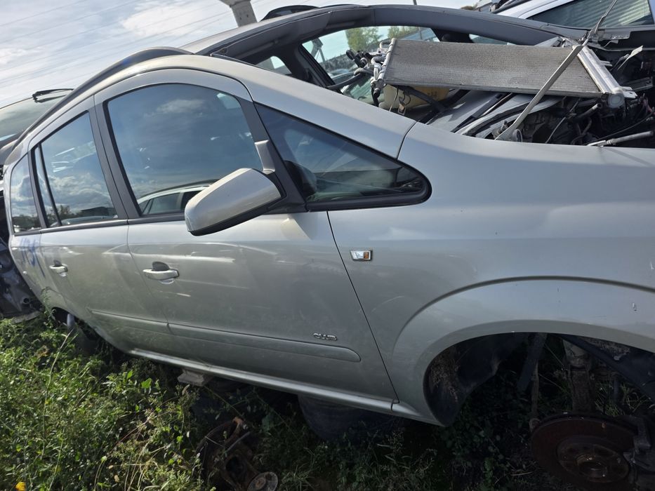 Dezmembrez Opel Zafira B 1.6 16v  1.9cdti