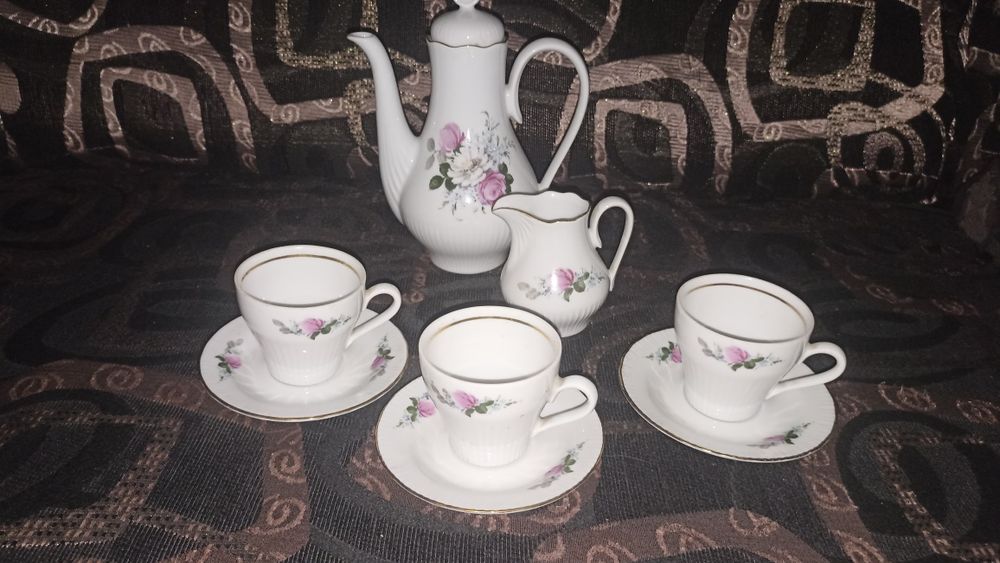 Продам недорого сервиз