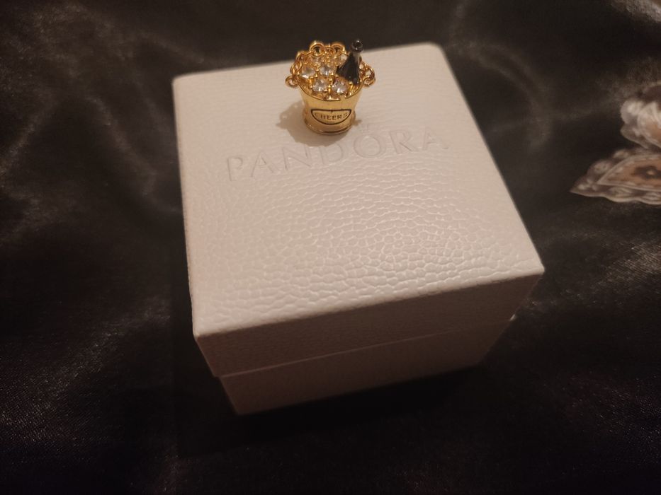 Пандора необычный шарм Cheers