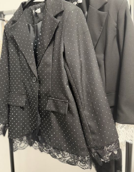 Черно сако с камъчета