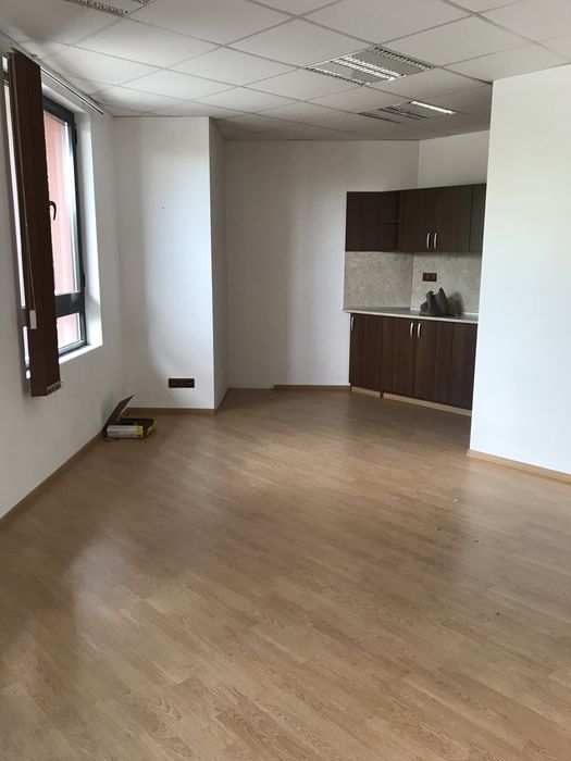 Дава се под наем Офис в Благоевград, Запад - 119 кв.м за 816 € - Снимка #9