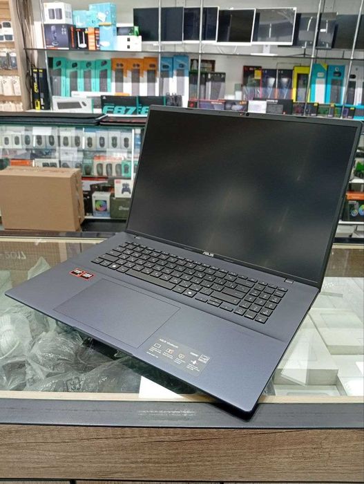 ASUS Vivobook M18 Ryzen R7-260 16GB LPDDR5 1TB SSD IPS 144Hz 300nit
