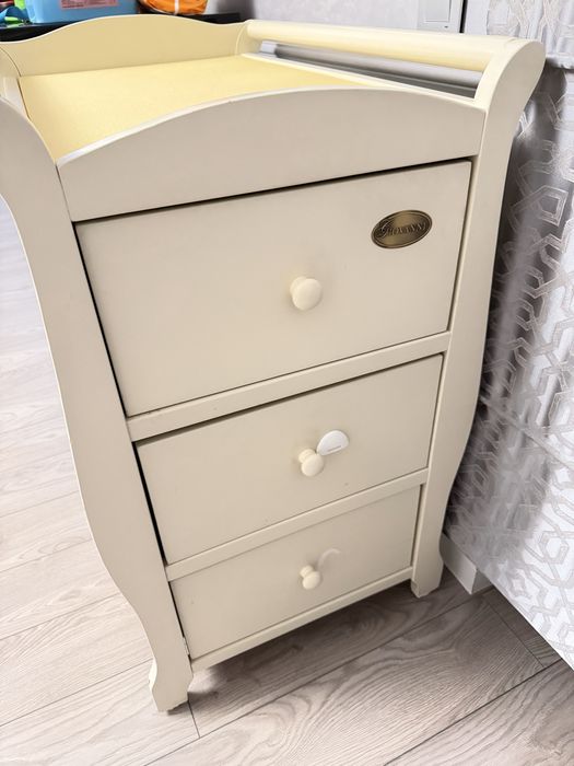 Пеленальный стол