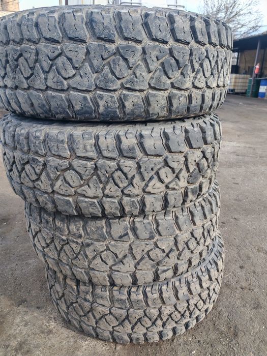 265/70/16 Kunho  road venture MT