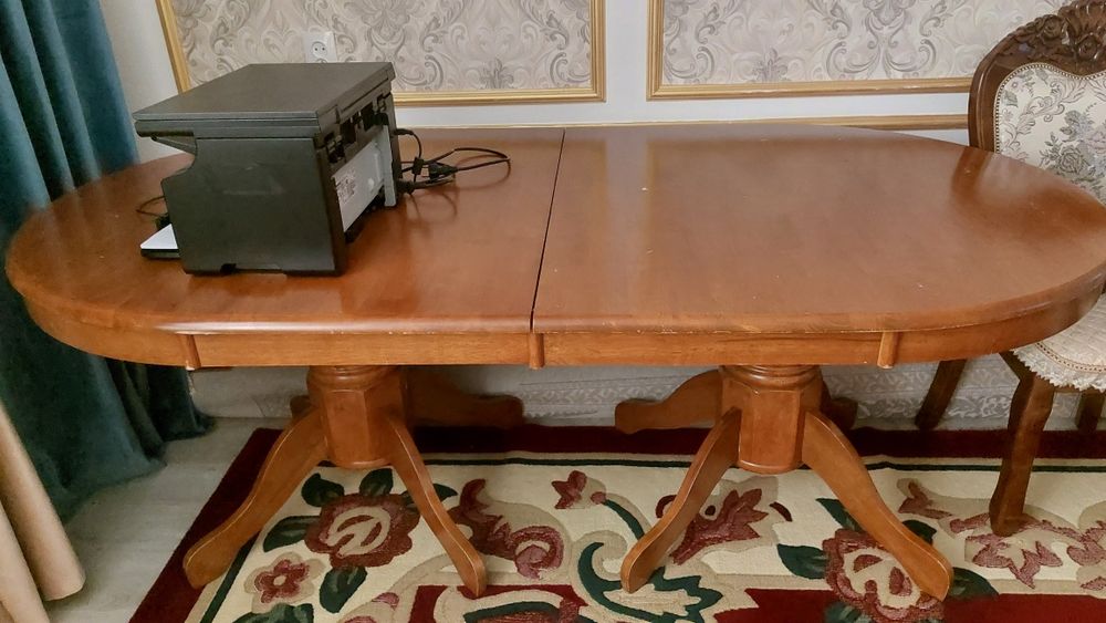 Стулья, стол в отличном состоянии