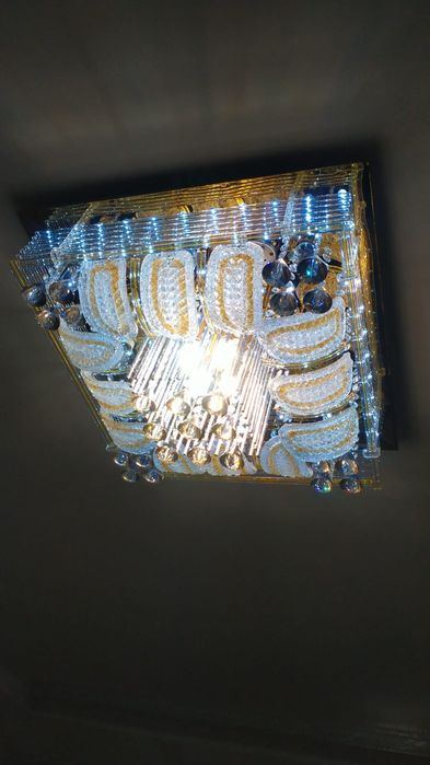 Продам ЛЮСТРА. Хорошом состояние почти новый