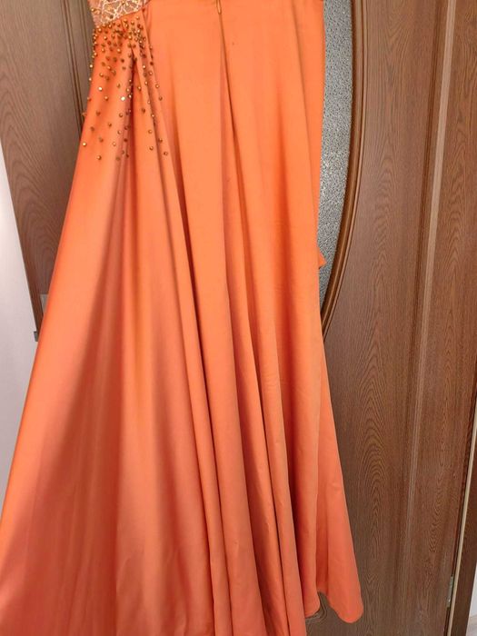 Официална рокля,