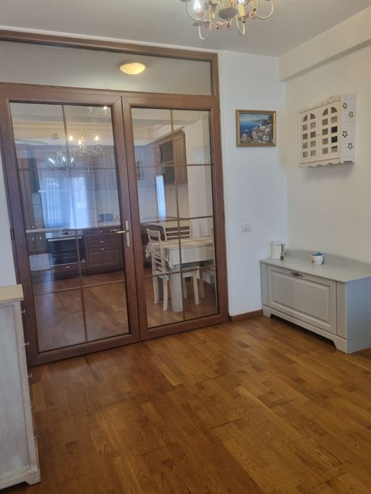 Închiriez apartament