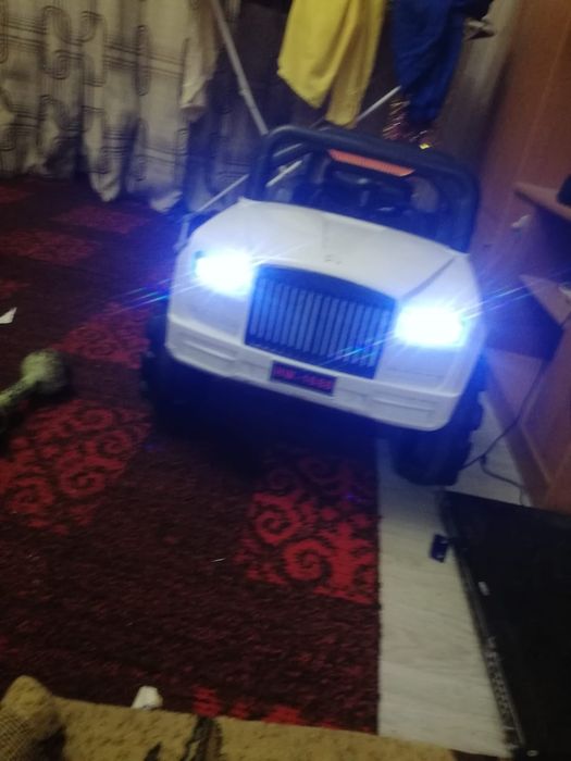 Продам машинку детскую