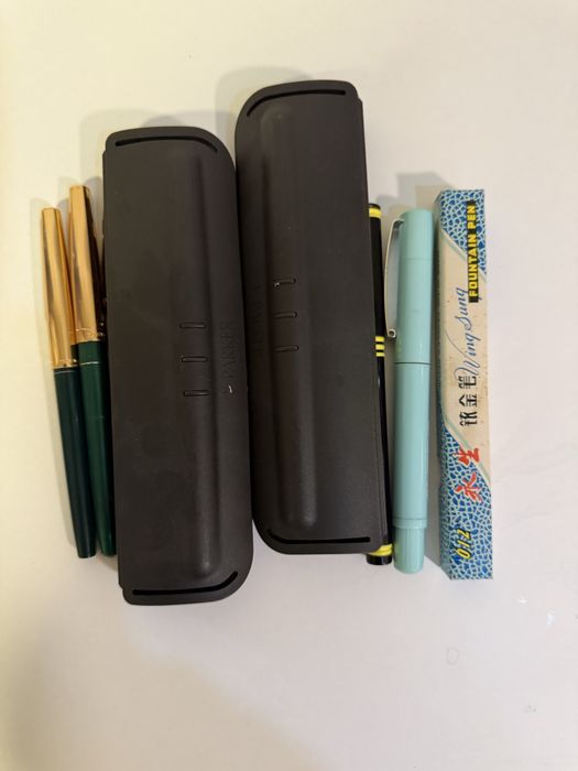 Parker frontier impecabile la cutie penita F si M