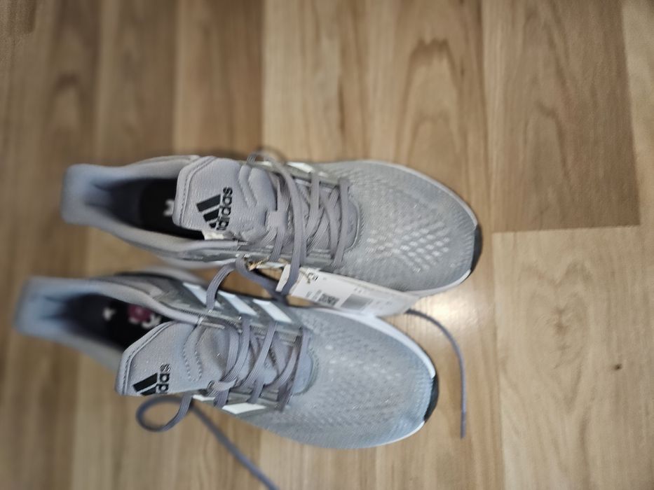 Adidași mărimea 43