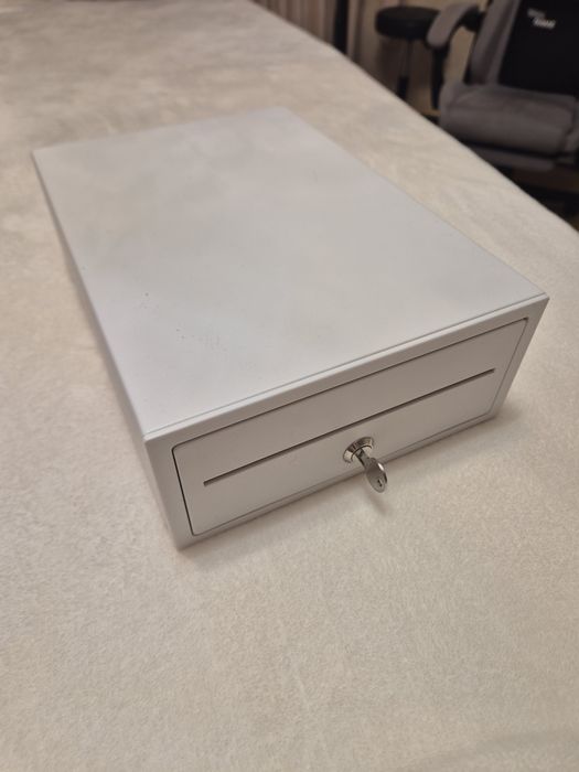 Продам сейф кассу