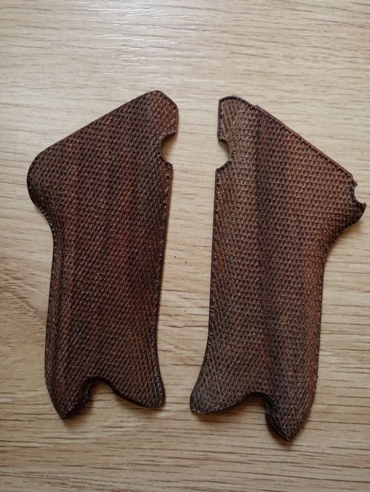 Орехови чирени за пистолет Luger P08