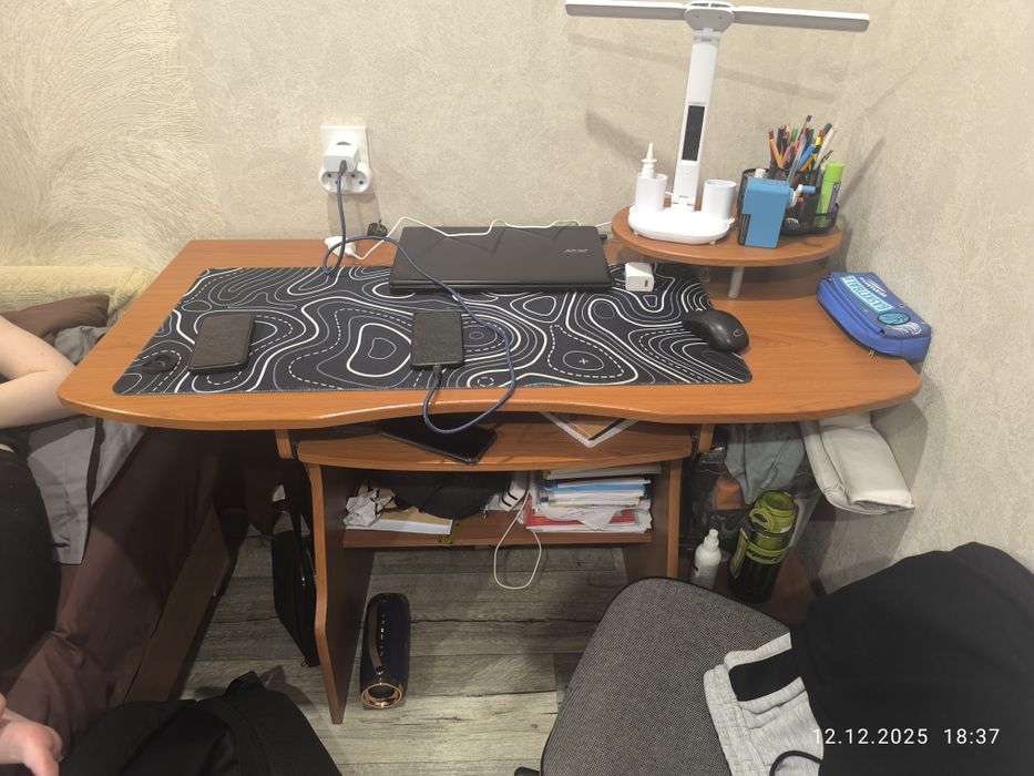 Продам стол письменный